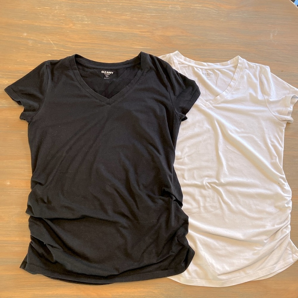 Two pack Old Navy maternity v-neck tshirts